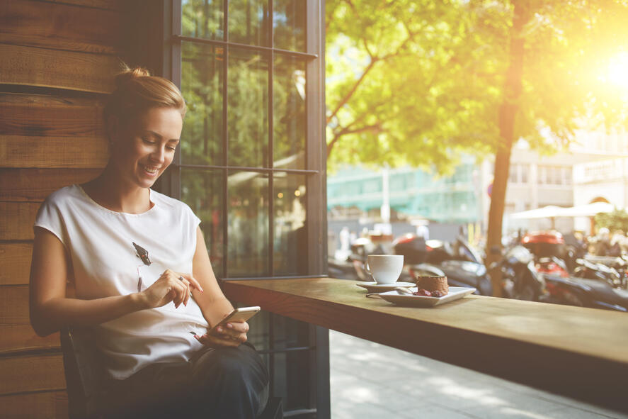 A keresőoptimalizálásnak az on-site SEO-tól kezdve a linkmarketingig temérdek ága van, amelyek mind külön figyelmet igényelnek a siker eléréséhez. Sokaknak talán eszébe sem jutna, hogy a Google Cégem (GC) profilt is egy kalap alá vegyék a keresőoptimalizá Amit egy marketingesnek a Google Cégem optimalizálásáról tudnia kell