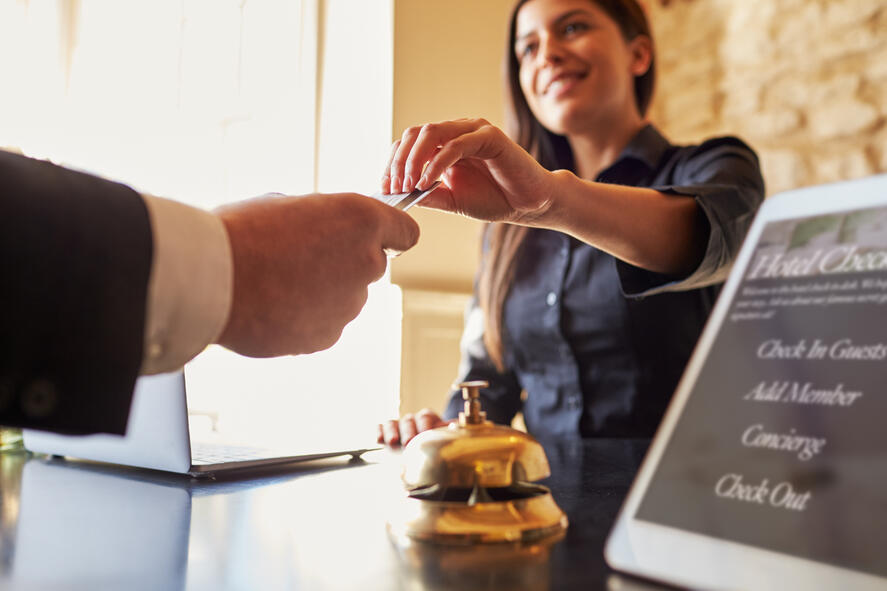 Egyszerű tartalomötletek közösségi platformokra szállodáknak, hoteleknek Hotel, szálloda Facebook, Instagram, Pinterest oldaláért vagy felelős? Szeretnéd tudni, hogyan lehet olcsón kreatív oldalt vezetni? Mutatjuk!