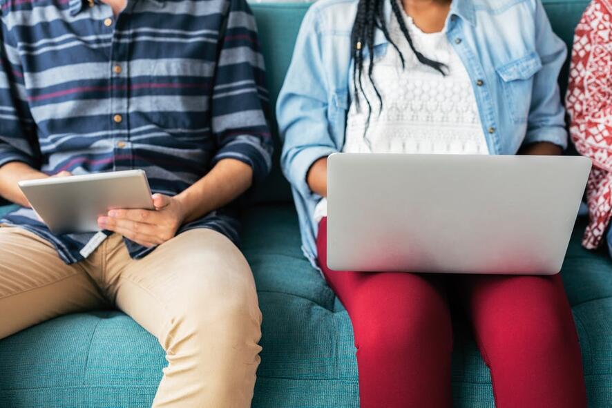 Hogyan küldhetsz törvényesen hírlevelet 2018-ban? Melyek az email marketing szabályai, melyet be kell tartanod? Megmutatjuk, mit kerülj el, mi az amit csinálhatsz, és mi az amit mindenképpen csinálnod kell, azért, hogy törvényes és eredménye legyél! Hogyan küldhetsz törvényesen hírlevelet 2018-ban? Melyek az email marketing szabályai, melyet be kell tartanod? Megmutatjuk, mit kerülj el, mi az amit csinálhatsz, és mi az amit mindenképpen csinálnod kell, azért, hogy törvényes és eredménye legyél!