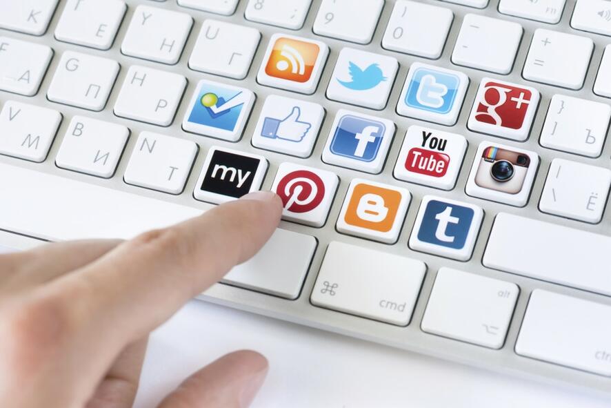 Google AdWords? Esetleg a Facebook? A keresőoptimalizálás a fontos? Esetleg a Youtube videó kampányok? Vagy csak vegyél bannereket? Esetleg PR cikkeket? Egyéb közösségi média marketing eszközök kellenének? Mi tényleg megmondjuk! Tudod melyik online marketing eszköz a legjobb cégednek?